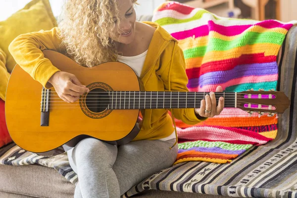 Adult Caucasian Woman Playing Acoustic Guitar Home Sitting Sofa — Stock Photo, Image