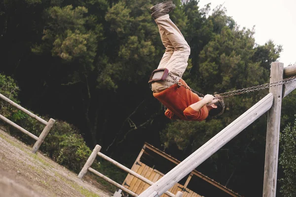 Adult Man Play Have Fun Flying High Swing Park Χαρούμενοι — Φωτογραφία Αρχείου