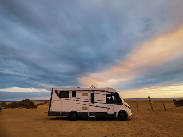 Travel Shot Camper Parked Ocean Sky Background — Stockfoto