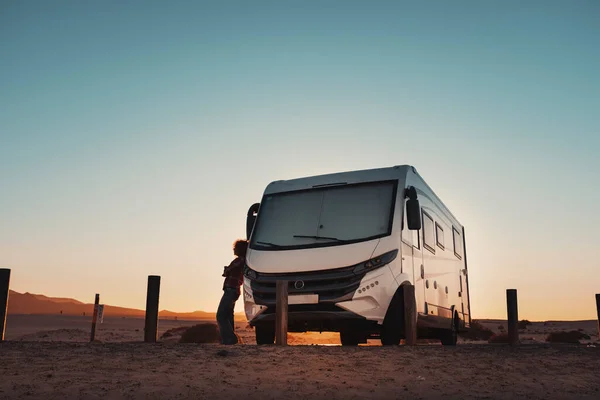 People Camper Camping Car Van Freedom Concept Lifestyle Alternative Transport — Fotografia de Stock