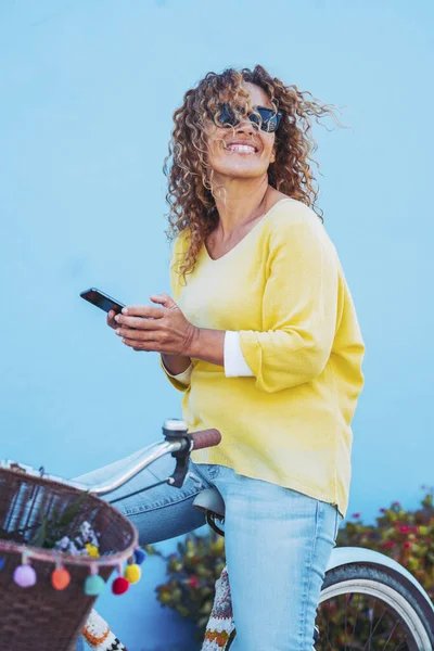 Cheerful Portrait Happy Young Adult Woman Bike Using Mobile Phone — Stockfoto