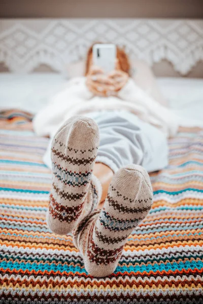 Close Feet Nice Socks Same Texture Crochet Woolen Colorful Blanket — стоковое фото