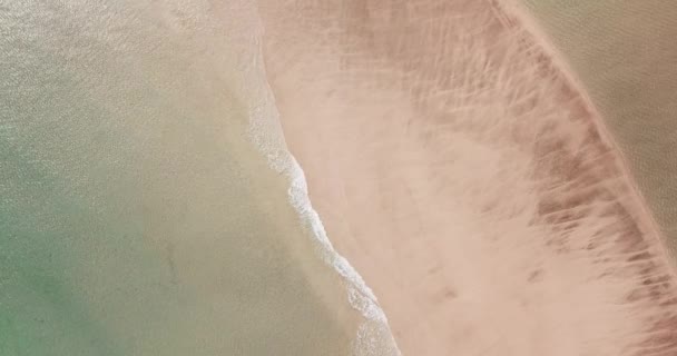 Vertikaler Blick Auf Sand Und Strand Mit Klarem Meerwasser Sommerurlaub — Stockvideo