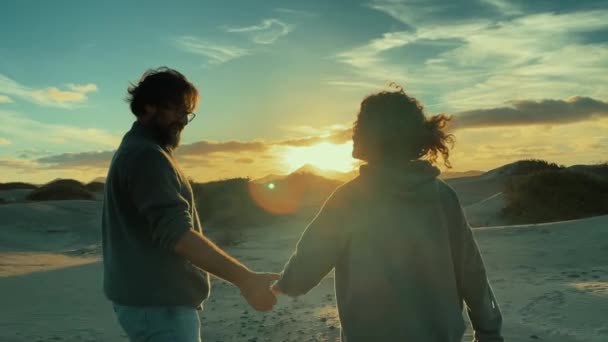 Casal Feliz Juntos Pôr Sol Bonito — Vídeo de Stock