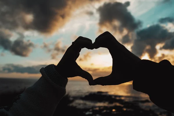 Silhouet Van Hart Handen Gebaar Man Vrouw Samen Liefde Relatie — Stockfoto