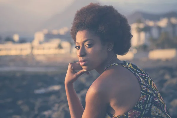 Side Portrait Beautiful Afro Ethnic Hair Black Model Looking Camera — Zdjęcie stockowe