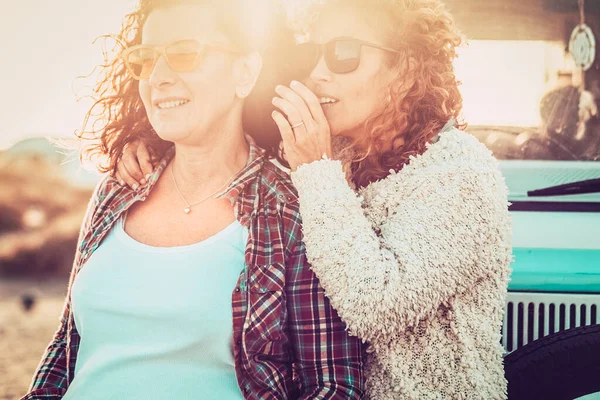 Ein Paar Junger Erwachsener Frauen Die Gemeinsam Einer Freizeitaktivität Freien — Stockfoto