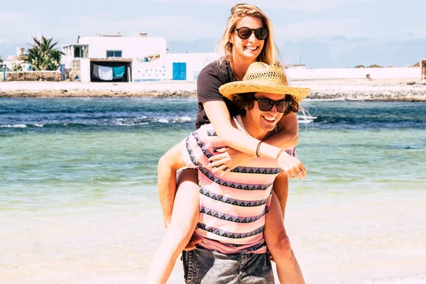 Young Boy Girl Have Fun Carrying Piggyback Summer Travel Holiday — Foto Stock