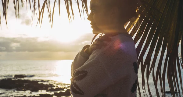 Side Portrait Serene Peaceful Pretty Lady Beautiful Sunset Ocean Adult — Foto Stock