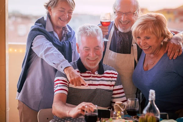 Groep Gelukkige Vrolijke Senioren Glimlachen Hebben Plezier Samen Vriendschap Met — Stockfoto