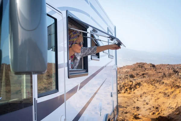 Woman Opening Caravan Window Free Parking Outdoors Admiring Nature Travel — 스톡 사진