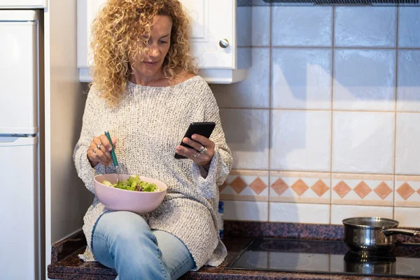 Woman Eating Healthy Salad Sitting Top Kitchen Home Use Diet — Fotografia de Stock