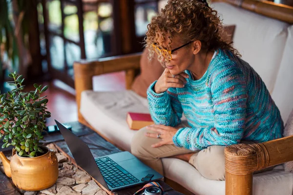 Side View Young Woman Using Laptop Sitting Couch Indoor Home — Zdjęcie stockowe