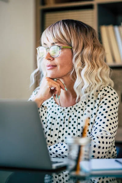 Blonde Businesswoman Working Free Office Looking Thinking Smile Happy Entrepreneur – stockfoto