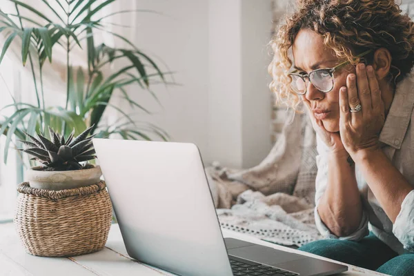 People Problems Computer Concept Woman Looking Laptop Display Worried Expression — Stock Photo, Image