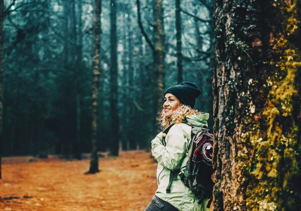 Happy Female Excursionist Enjoy Nature Background Forest Smiling Resting Tree — 图库照片