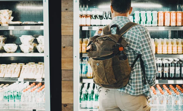Traveler Backpack Man Front Drinks Food Window Store People Travel — Foto Stock