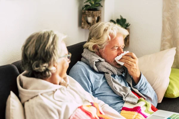 Man Woman Old Age Influenza Flu Symptoms Home Healing Helping — Foto de Stock