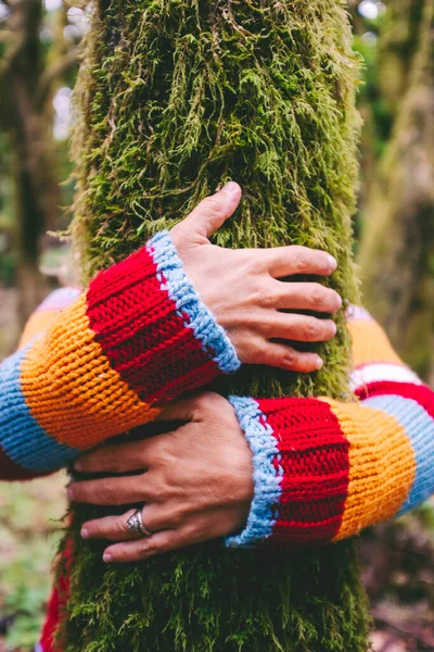 Pessoas Natureza Conceito Humano Ambiental Close Mulher Abraçando Com Amor — Fotografia de Stock