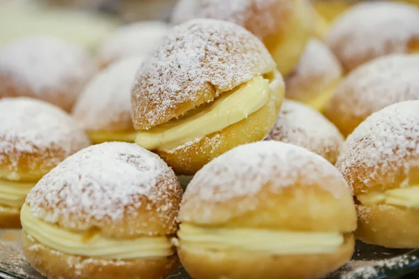 Known Brazil Dream Kind Sweet Bread Filled Cream Covered Sugar — Stock Photo, Image