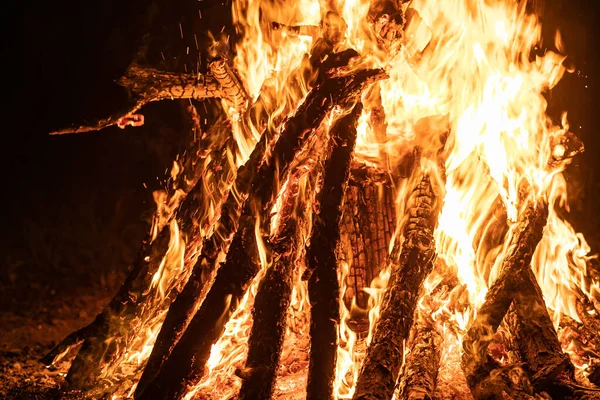 Bonfire Met Nadruk Vorm Van Het Vuur Zijn Oranje Kleur — Stockfoto