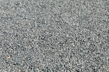 Kaldırımlar sadece ezilmiş taşlarla düzgün ve düz bir şekilde..