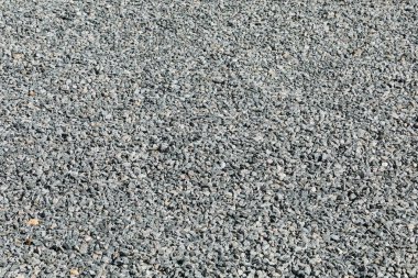 Kaldırımlar sadece ezilmiş taşlarla düzgün ve düz bir şekilde..