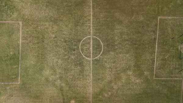Vista Drone Campo Futebol Com Linhas Tortas Grama Resistida — Fotografia de Stock