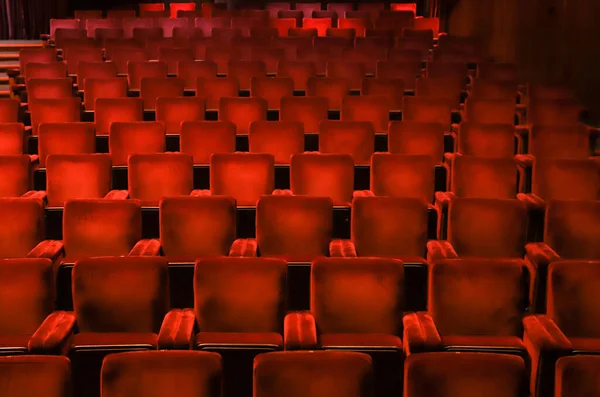 Chaises Velours Rouge Dans Théâtre Soulignant Symétrie Les Lignes Répétition — Photo