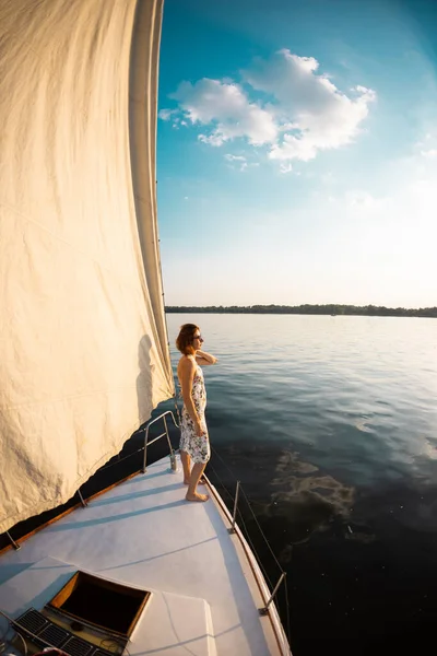 Travel Yacht Girl Stands Bow Ship Looks Distance Rest Deck — Stock Photo, Image