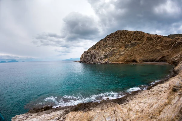 Prachtige Rotskust Middellandse Zeekust Van Turkije Zee Een Bewolkte Dag — Stockfoto