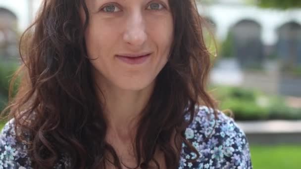A smiling woman with long curly hair — Vídeo de Stock