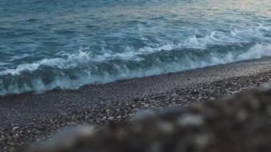 Gün batımında okyanus dalgaları