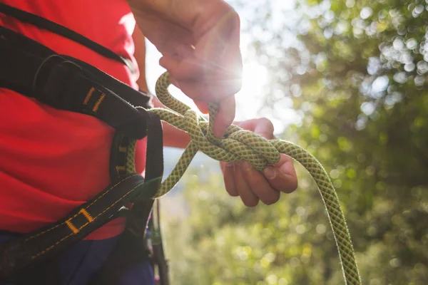 Girl Rock Climber Ties Herself Rope Harness Safe Climbing Mountains — Stock Photo, Image