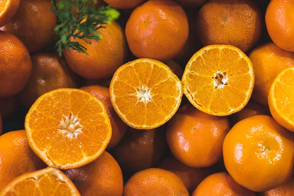 Juicy Tangerines Oranges Halved Oranges Ripe Citrus Fruits — Stock Photo, Image