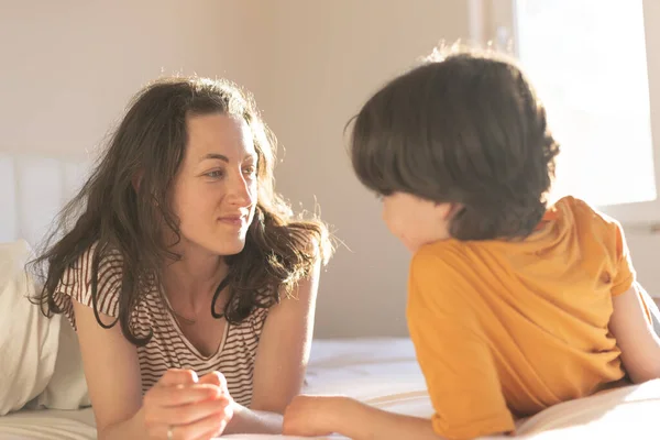 Mother Son Boy His Mom Lies Bed Child Spends Morning — Foto Stock