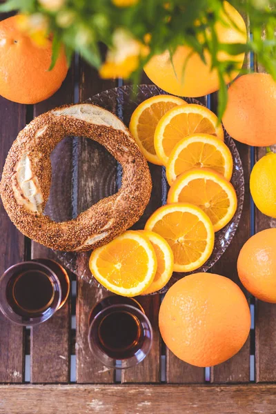 Café Manhã Turco Chá Turco Laranjas Bagel Gergelim Planta Vaso — Fotografia de Stock