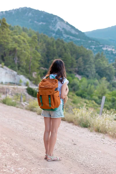 Young Beautiful Girl Backpack Looks Smiles Travel Freedom Concept — Stock Fotó