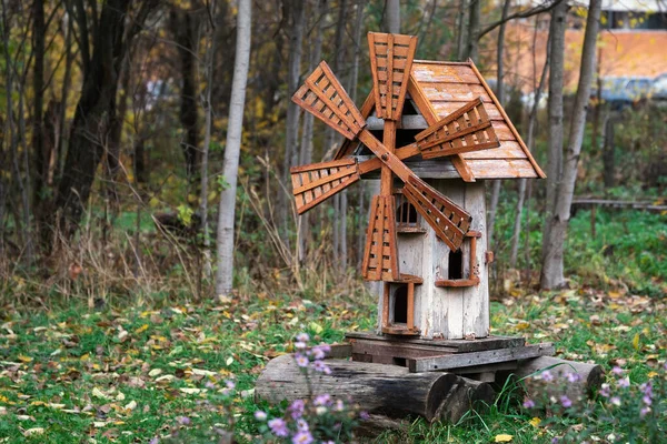 Modell Einer Mittelalterlichen Hölzernen Windmühle Auf Einem Kinderspielplatz Park — Stockfoto