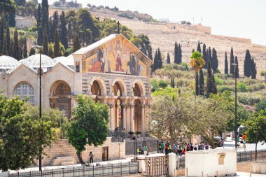 JERUSALEM, ISRAEL - 19 Ağustos 2022: Yaz sabahı Kudüs 'teki Zeytin Dağı' nda bulunan Uluslar Kilisesi