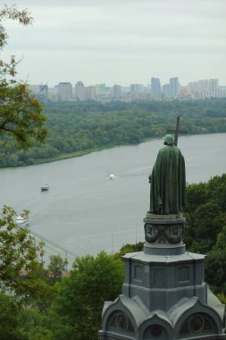 Kiev şehir merkezi nin ve Dnipro Nehri'nin pitoresk manzarası