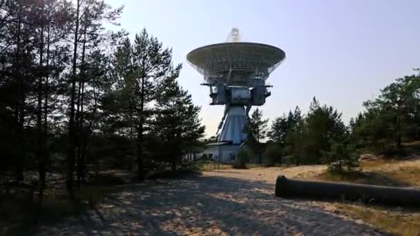Sowjetisches Radioteleskop Der Nähe Der Verlassenen Militärstadt Irbene Lettland Ehemaliges — Stockvideo