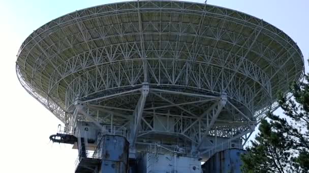Radio Telescopio Soviético Cerca Ciudad Militar Abandonada Irbene Letonia Antiguo — Vídeo de stock