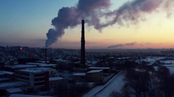 Şehrin Çevresindeki Hava Panoramik Uçuşu Kış Karbondioksit Emisyonları Duman Buhar — Stok video