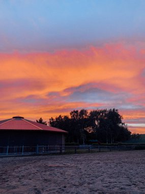 günbatımı çiftlik