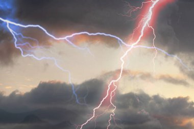 Şimşek, gök gürültüsü bulutlu kara bulutlu gökyüzü renkli bulutlu