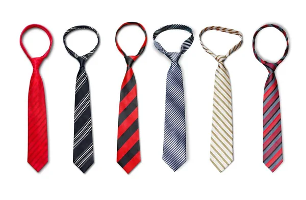 Farklı Renklerde Kayışlı Kravatlar Arka Planda Erkek Çizgili Kravatlar — Stok fotoğraf