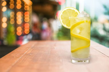 Limonlu limonata ve buzlu kahve.