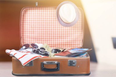 seyahat konsepti bavul ve aksesuarlarla 