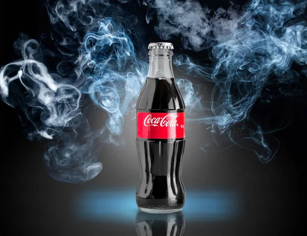 Kherson Ukraine November 2014 Coca Cola Drink Smoke Black Background — Stock Photo, Image